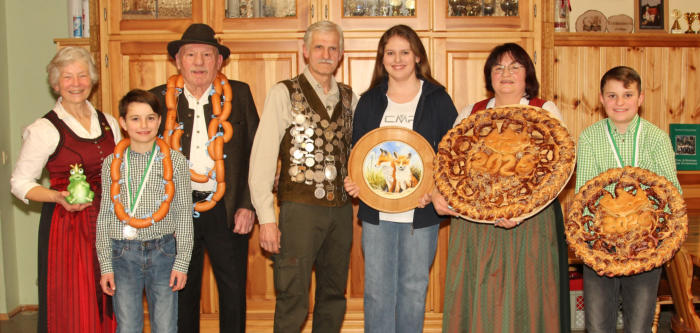 die Schützenkönige 2025 - v.l.: Emily Ziegler, Vitali Görzen, Valentin Thanbichler, Andreas Auer, Carlin Laszlo, Philipp Krojer